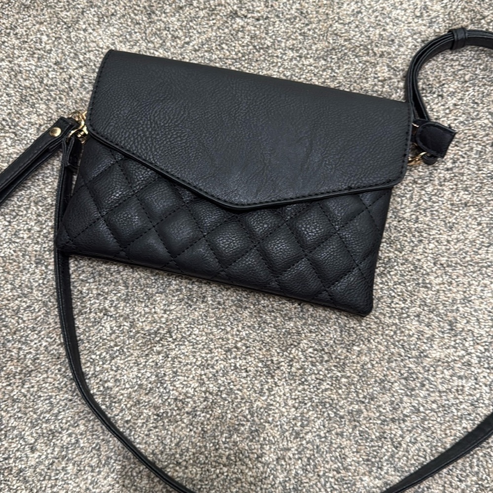 Black quilted crossbody purse LIKE NEW